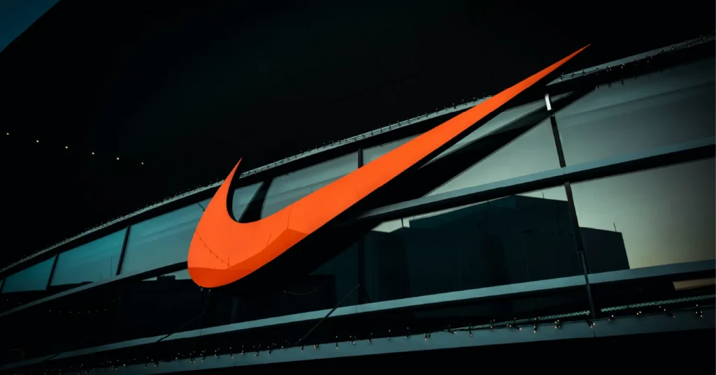 logotipo nike en un cartel